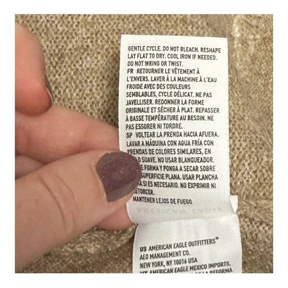 ✨ American Eagle Outfitters Tan V-Neck Sweater with White Bow || Size Medium - Picture 6 of 6